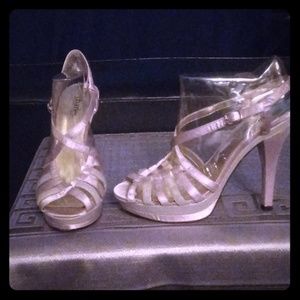 Charles David Beautiful Satin Sandals